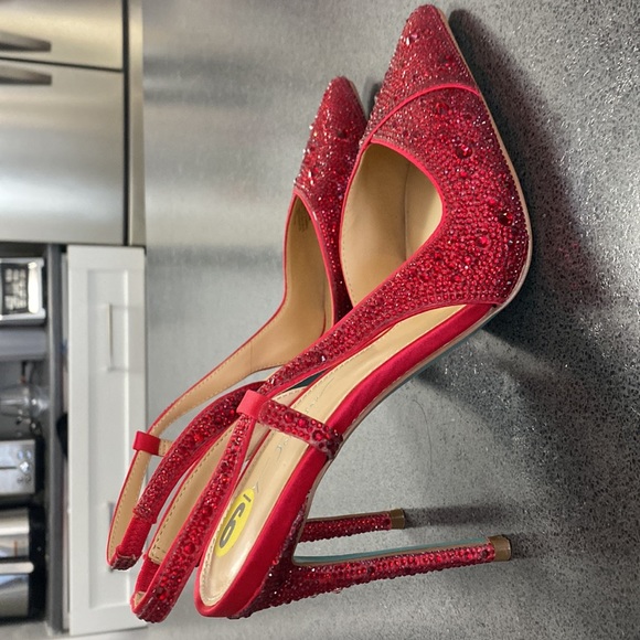 Betsy Johnson Pump - Picture 2 of 3